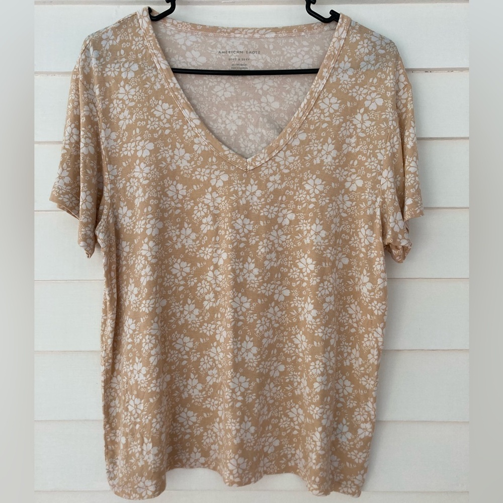 American Eagle Outfitters | Soft & Sexy V-neck Tee Size XS